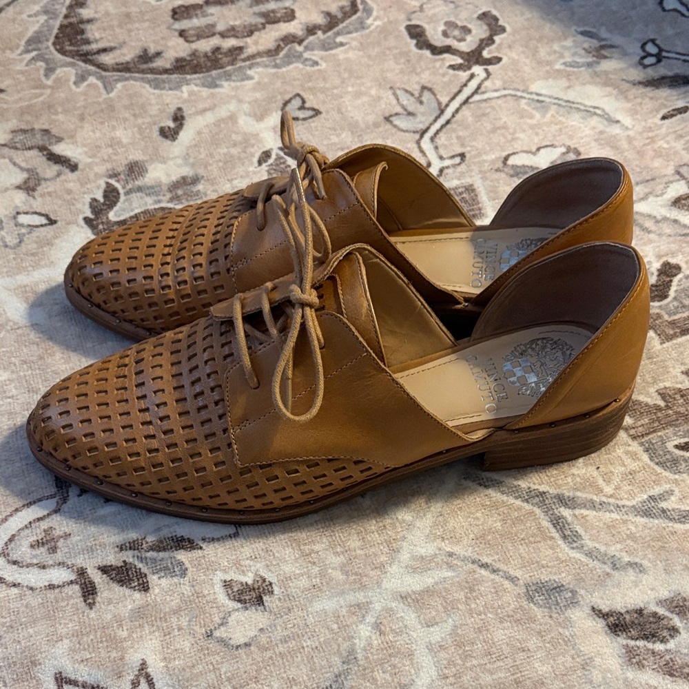 Vince Camuto Tan Leather Flats size 8 like new